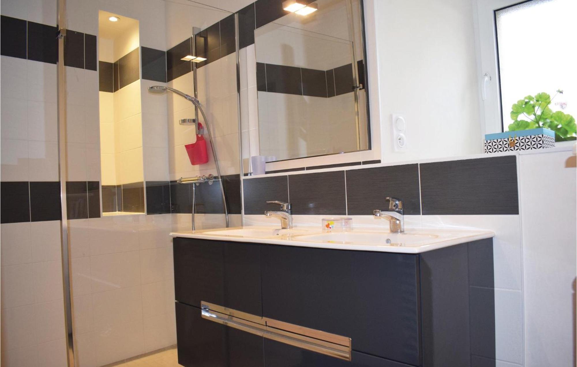 Gorgeous Home In Saint Alban With Kitchen Εξωτερικό φωτογραφία